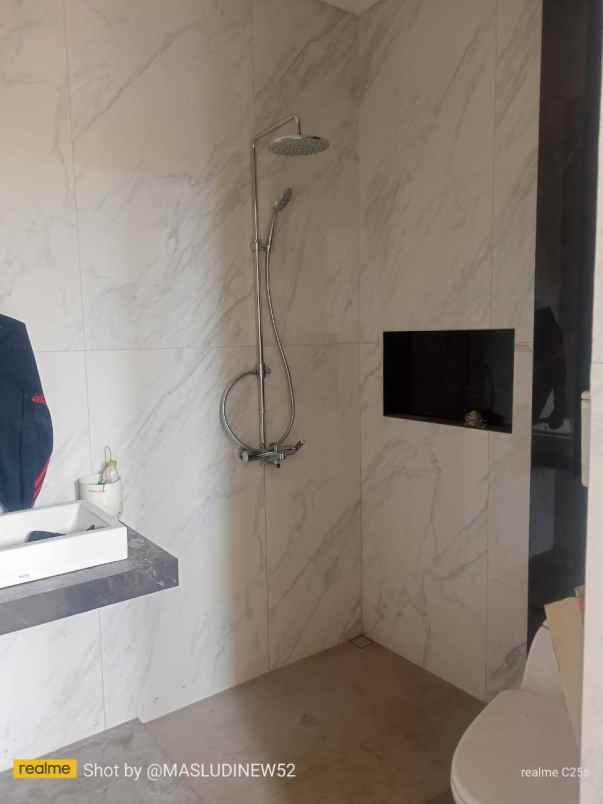 dijual rumah citraland cluster east