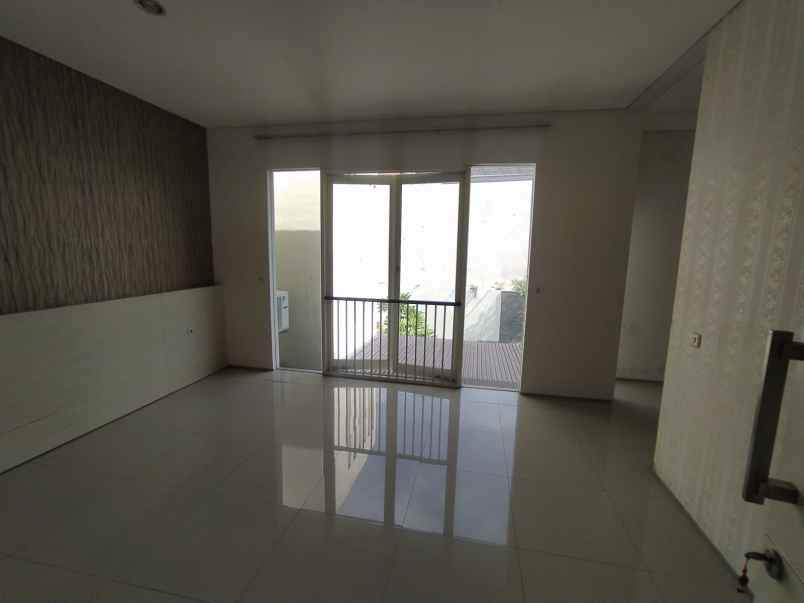 dijual rumah citraland royal park surabaya