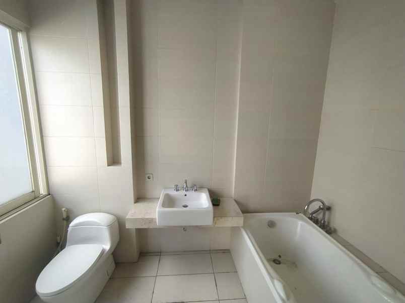 dijual rumah citraland royal park surabaya