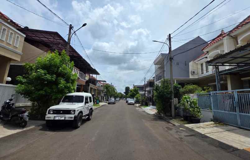 dijual rumah cluster taman puspa kota