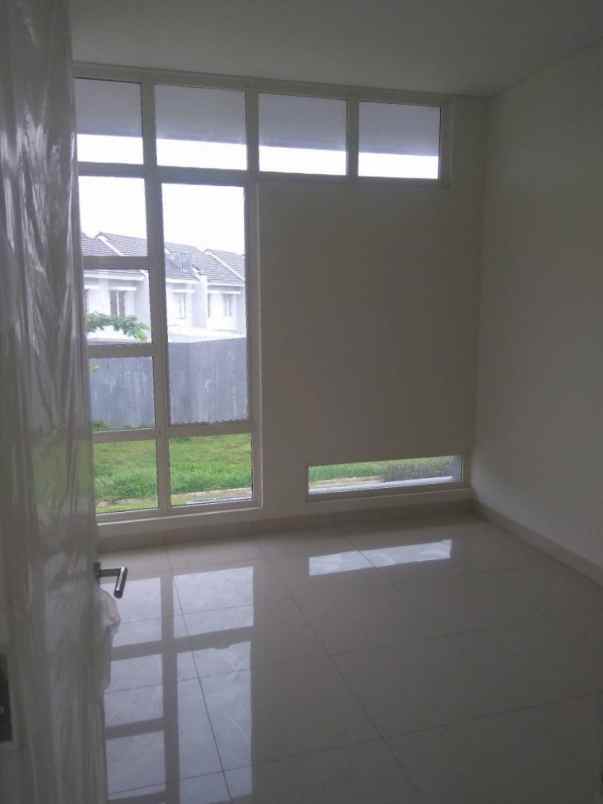 dijual rumah cluster vasana kota harpan