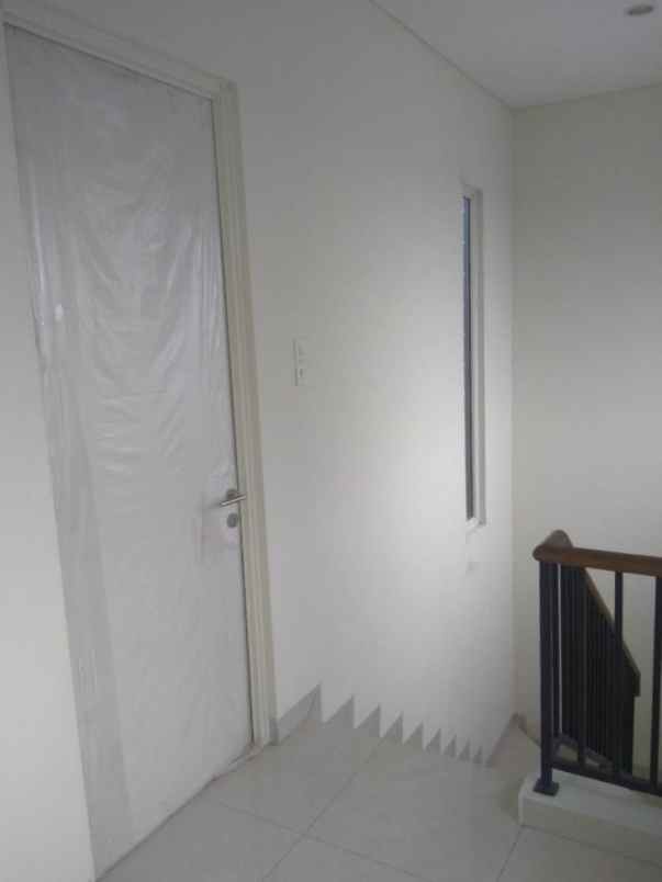 dijual rumah cluster vasana kota harpan