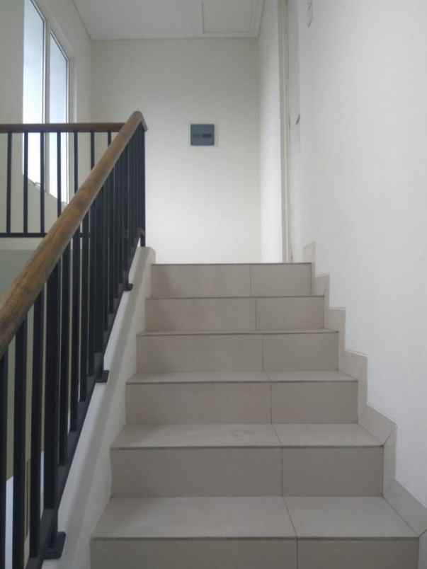 dijual rumah cluster vasana kota harpan