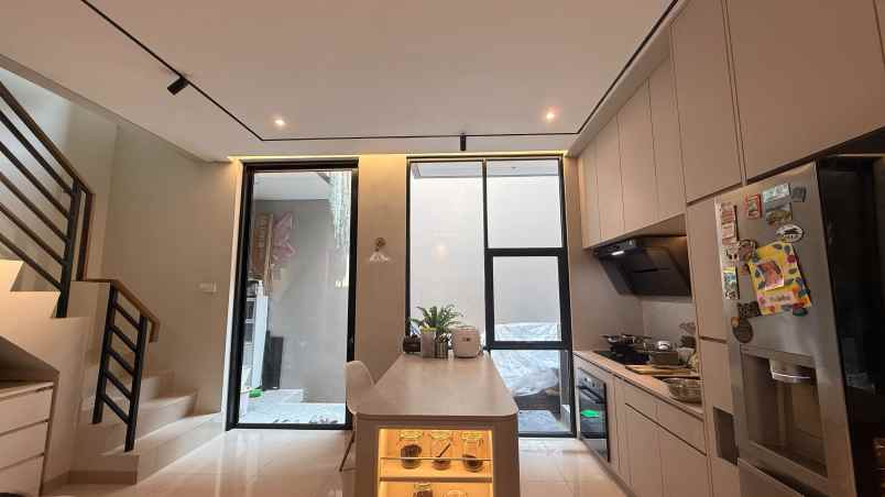dijual rumah cluster viola summarecon