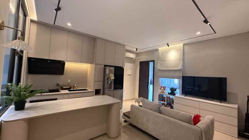 dijual rumah cluster viola summarecon