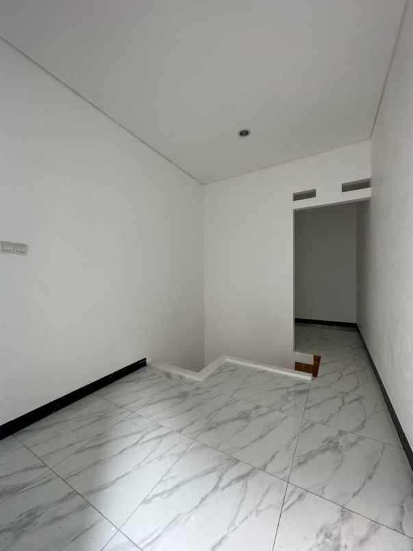 dijual rumah condet