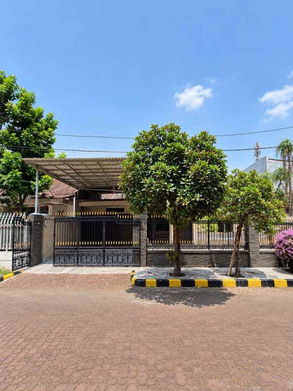 dijual rumah darmo harapan