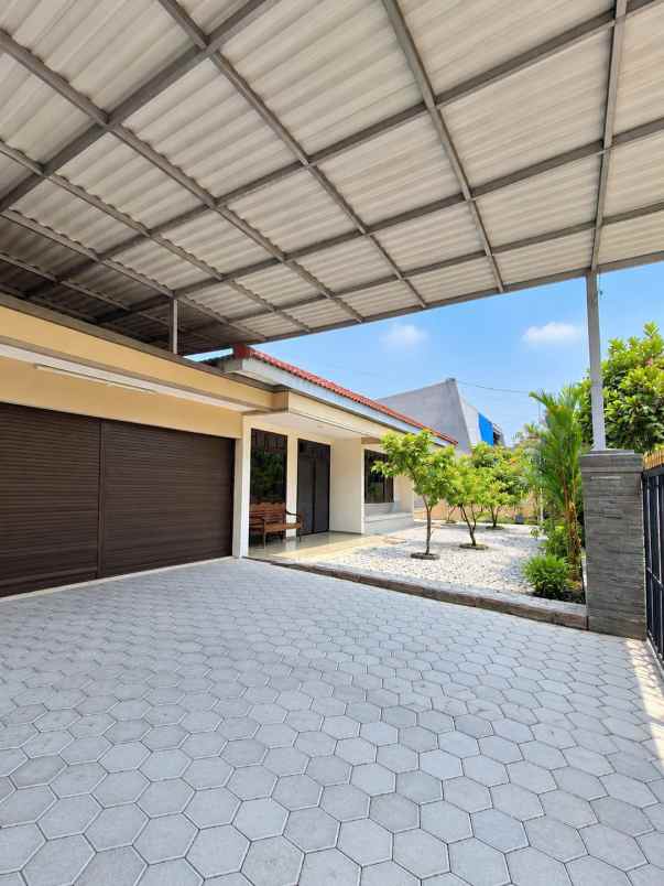 dijual rumah darmo harapan
