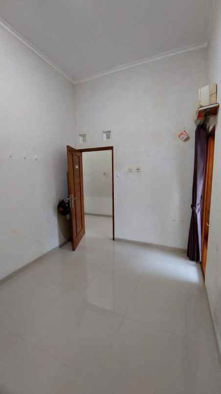 dijual rumah depok sleman