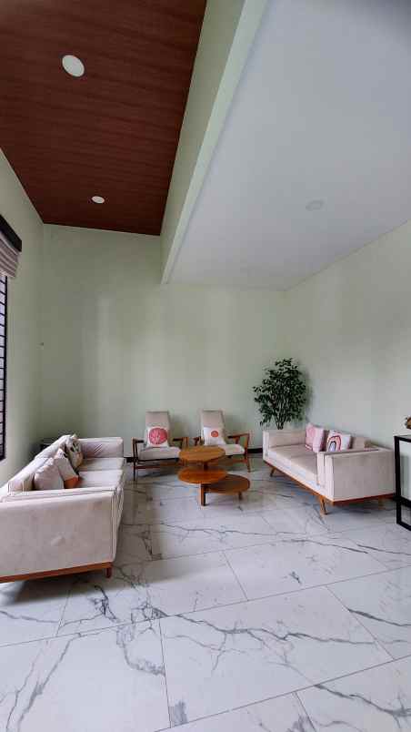 dijual rumah dharmahusada indah