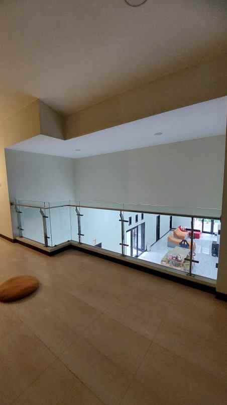dijual rumah dharmahusada indah