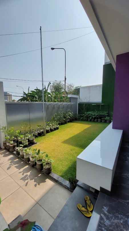 dijual rumah dharmahusada indah