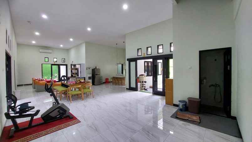 dijual rumah dharmahusada indah