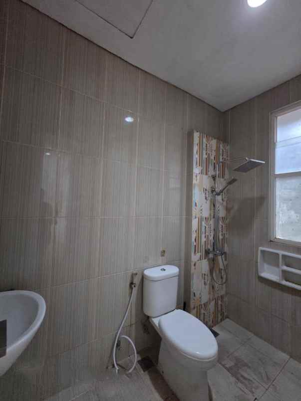 dijual rumah di cluster summarecon bekasi