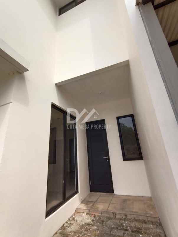 dijual rumah di graha raya