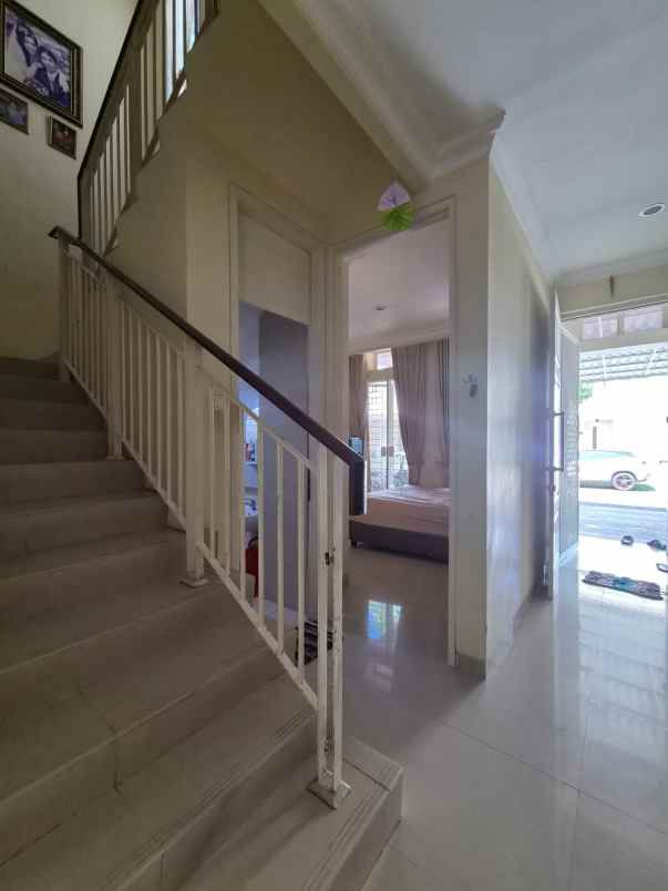 dijual rumah di pakuwon city surabaya timur