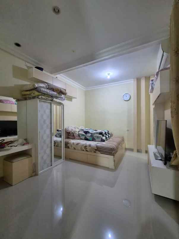 dijual rumah di pakuwon city surabaya timur