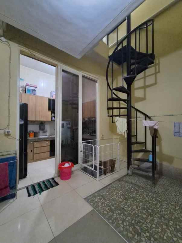 dijual rumah di pakuwon city surabaya timur