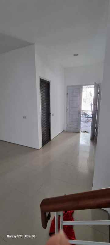 dijual rumah di pakuwon city surabaya timur