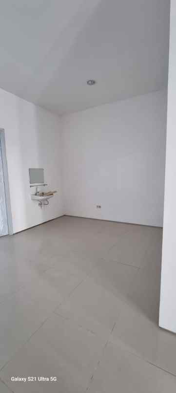 dijual rumah di pakuwon city surabaya timur
