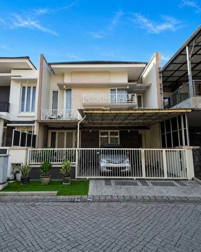dijual rumah di pakuwon city surabaya timur