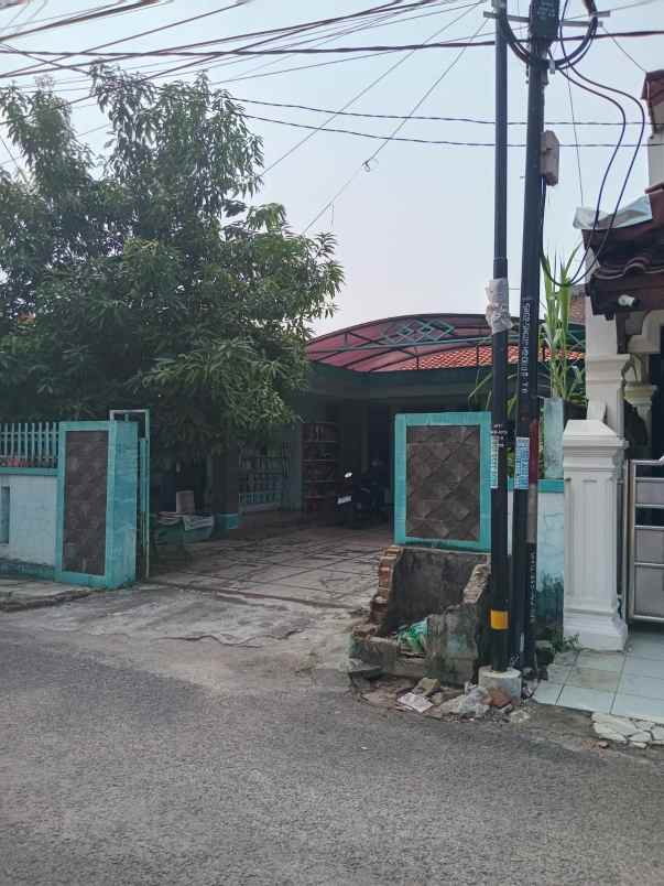 dijual rumah di pusat kota