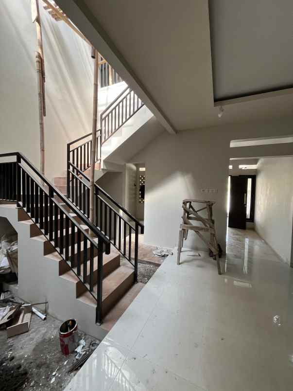 dijual rumah di sumber solo