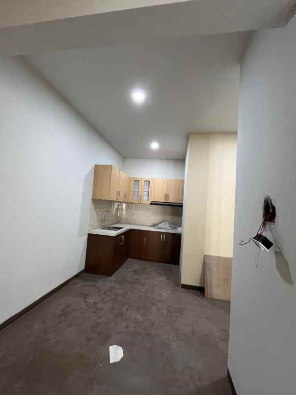dijual rumah di sumber solo