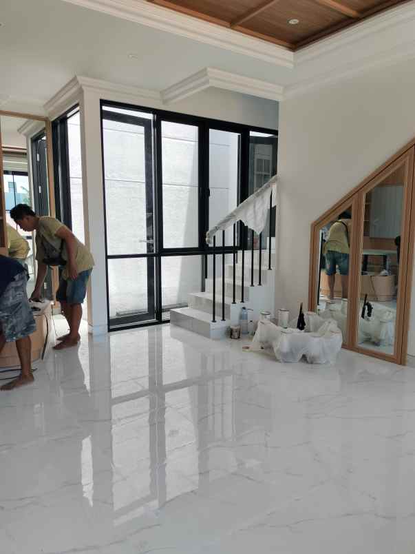 dijual rumah dian istana