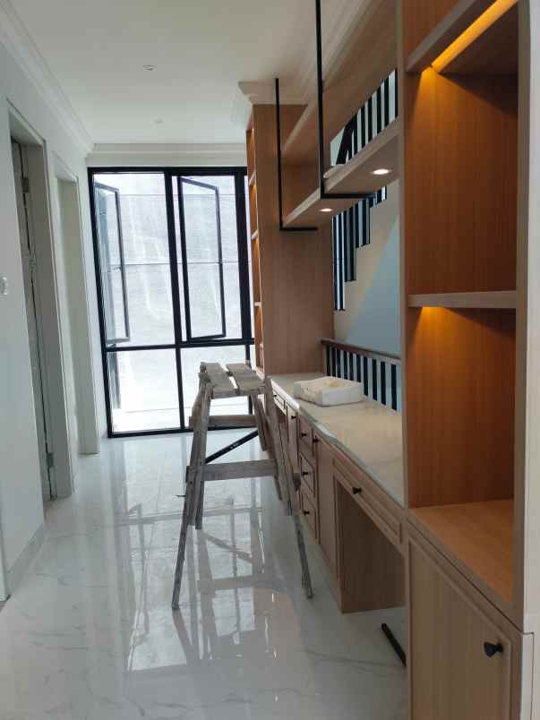 dijual rumah dian istana