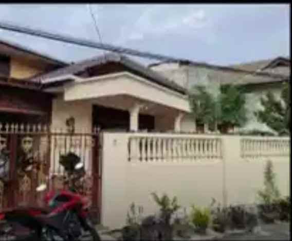 dijual rumah dijalan utama komplek lama di kayu putih