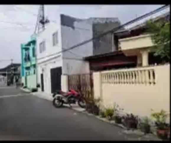 dijual rumah dijalan utama komplek lama di kayu putih