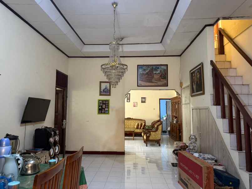 dijual rumah dijalan utama komplek lama di kayu putih