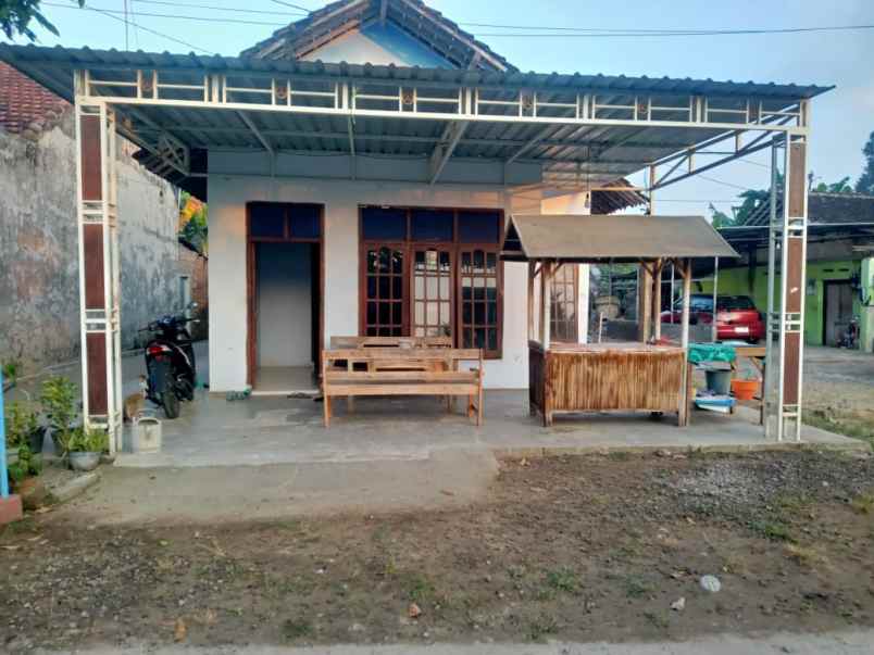 dijual rumah dijual rumah di jl anggrek