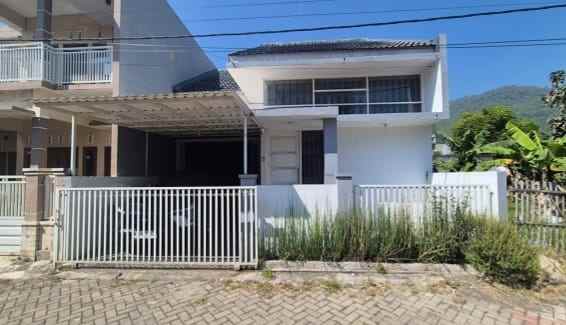 dijual rumah ditengah kota batu