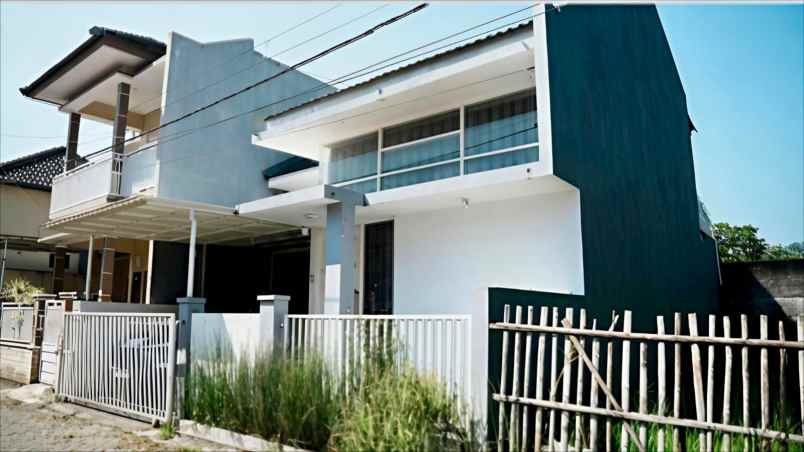 dijual rumah ditengah kota batu