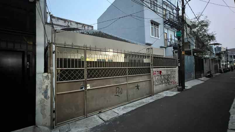 dijual rumah dwiwarna sawah besar jakarta pusat
