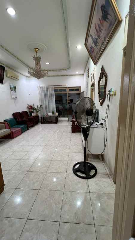 dijual rumah dwiwarna sawah besar jakarta pusat