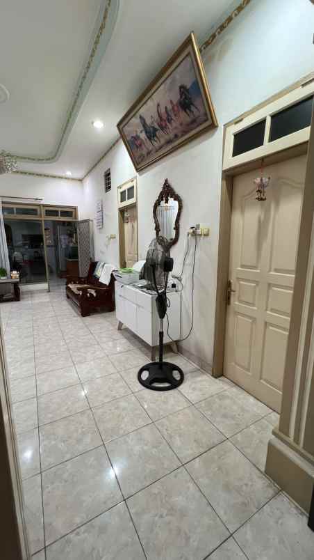 dijual rumah dwiwarna sawah besar jakarta pusat