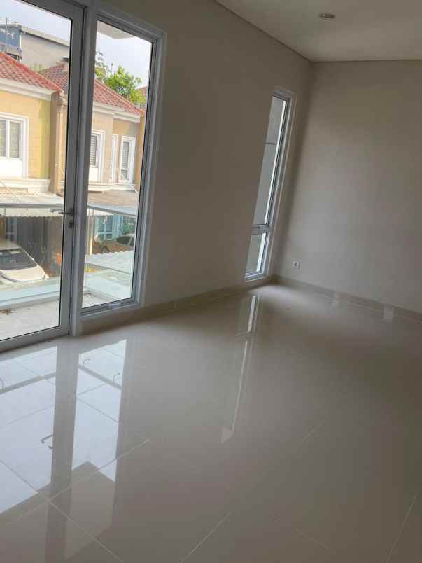 dijual rumah gading serpong cluster