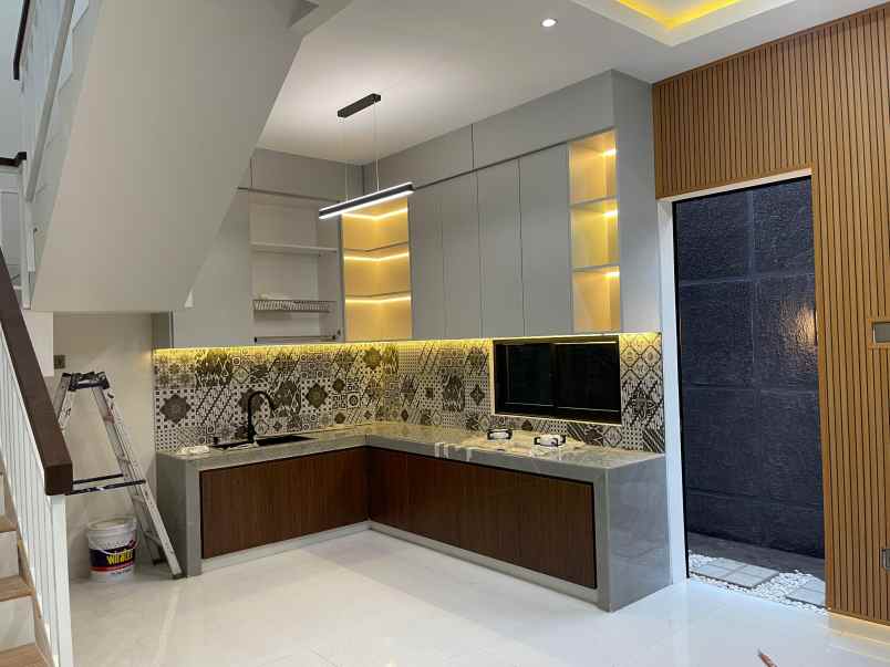dijual rumah gito gati