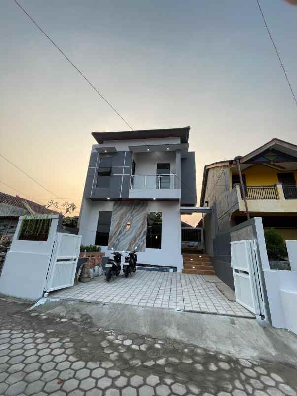 dijual rumah gito gati