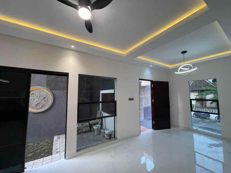 dijual rumah gito gati