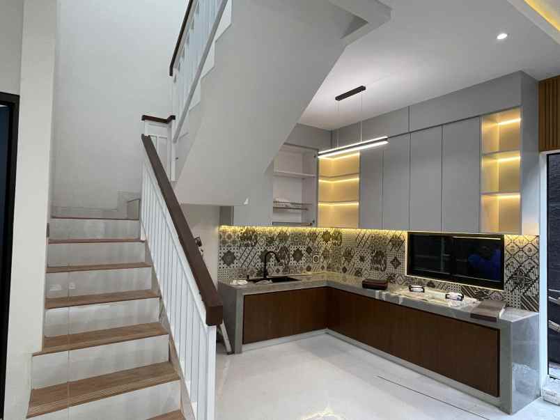 dijual rumah gito gati