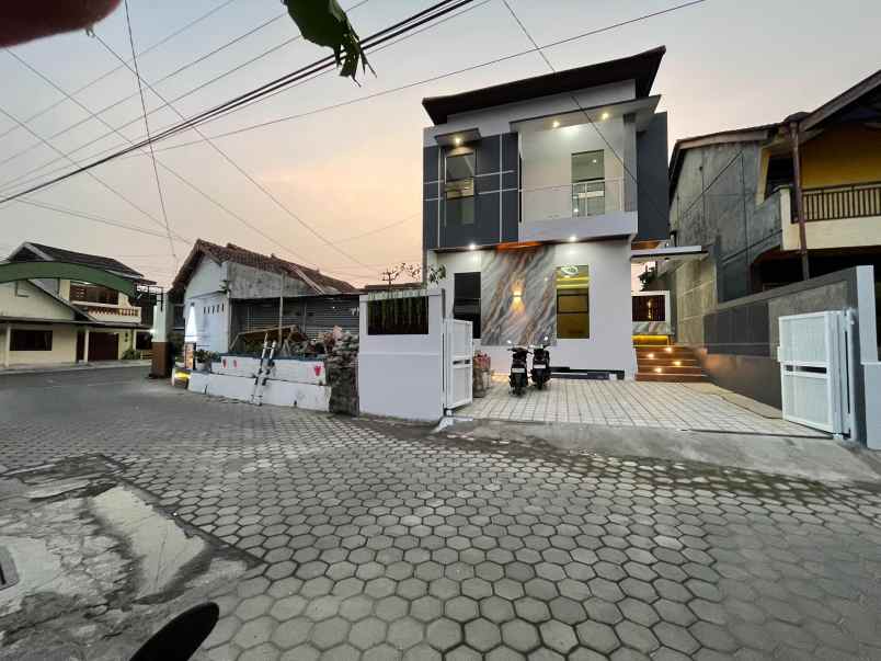 dijual rumah gito gati