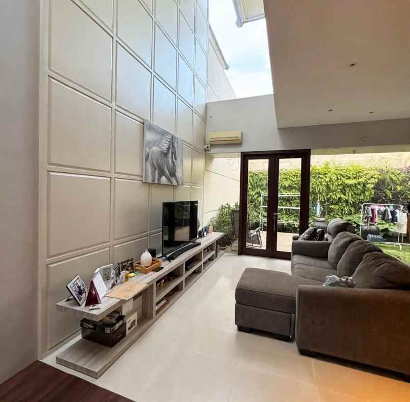 dijual rumah graha famili