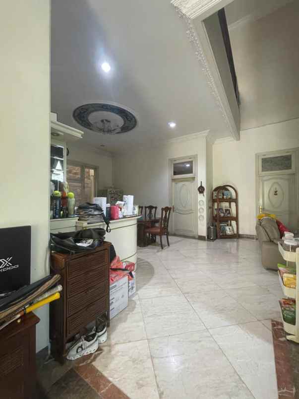 dijual rumah graha family