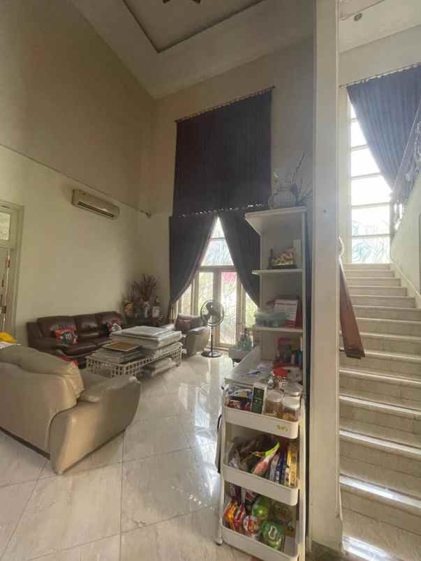 dijual rumah graha family