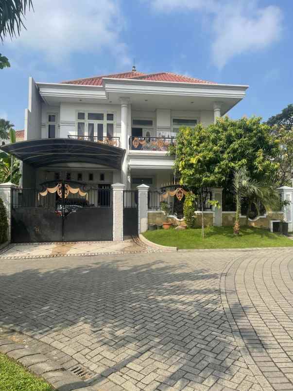 dijual rumah graha family