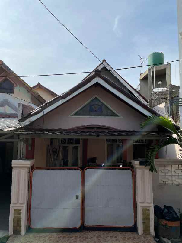 dijual rumah graha raya cluster anggrek